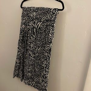 MIDI skirt with slit